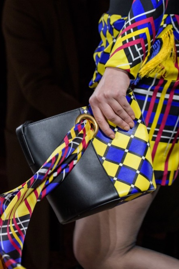 عرض أزياء “فيرساتشي” لموسم خريف وشتاء 2018-2019