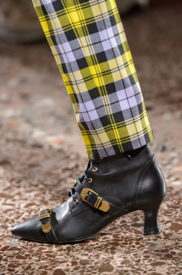 عرض أزياء “فيرساتشي” لموسم خريف وشتاء 2018-2019