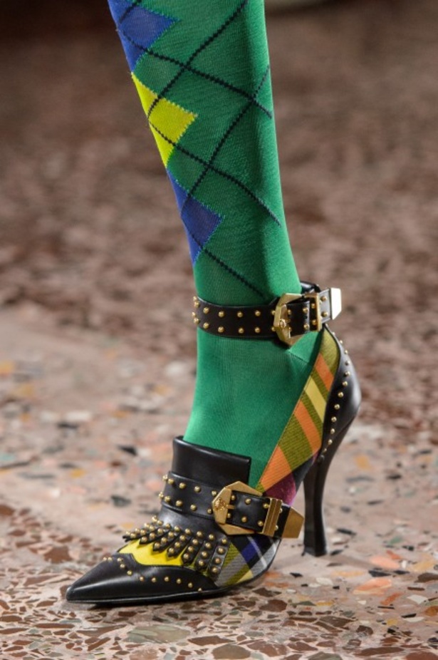 عرض أزياء “فيرساتشي” لموسم خريف وشتاء 2018-2019