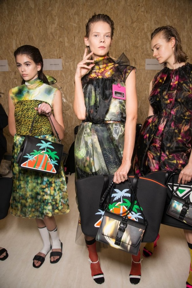 عرض ازياء برادا لخريف وشتاء 2018