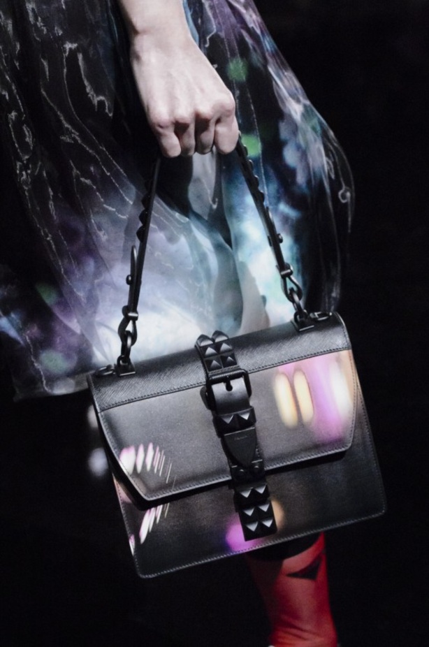 عرض ازياء برادا لخريف وشتاء 2018