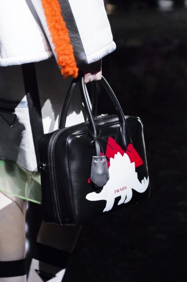 عرض ازياء برادا لخريف وشتاء 2018