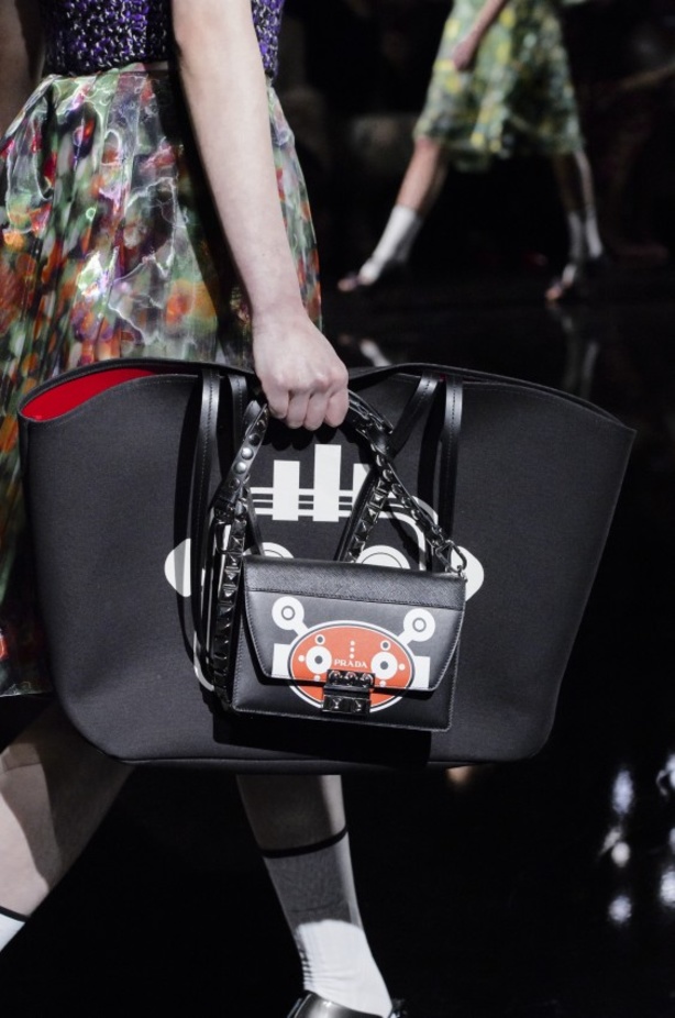 عرض ازياء برادا لخريف وشتاء 2018