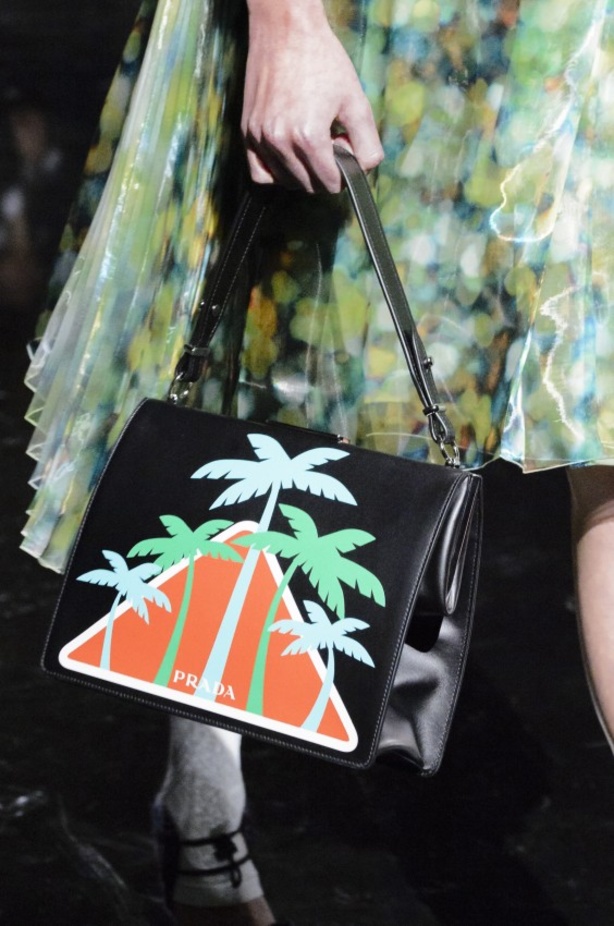 عرض ازياء برادا لخريف وشتاء 2018