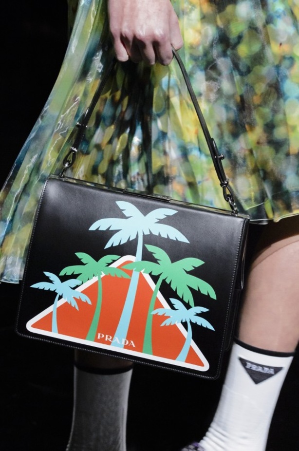 عرض ازياء برادا لخريف وشتاء 2018