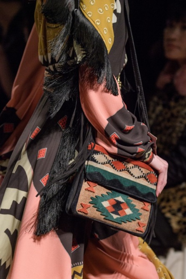 عرض ازياء ايترو لخريف وشتاء 2018