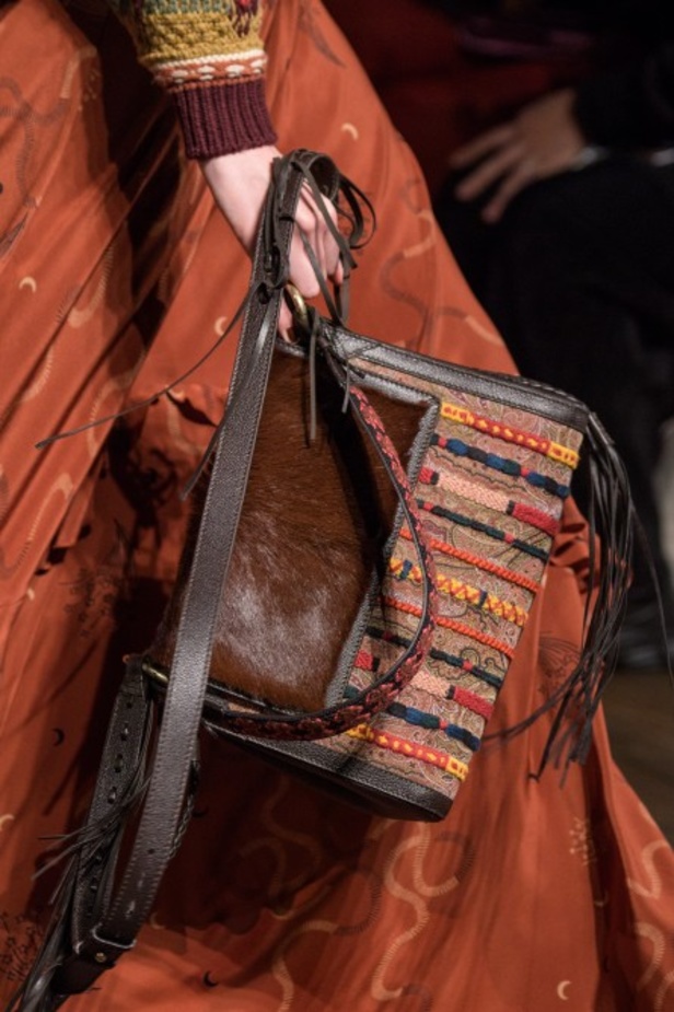 عرض ازياء ايترو لخريف وشتاء 2018