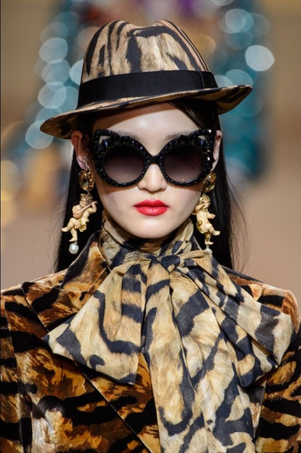 دولتشي اند غابانا تحيي موضة المرأة الفاخرة في ميلانو