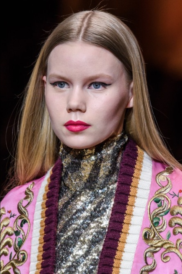 دولتشي اند غابانا تحيي موضة المرأة الفاخرة في ميلانو