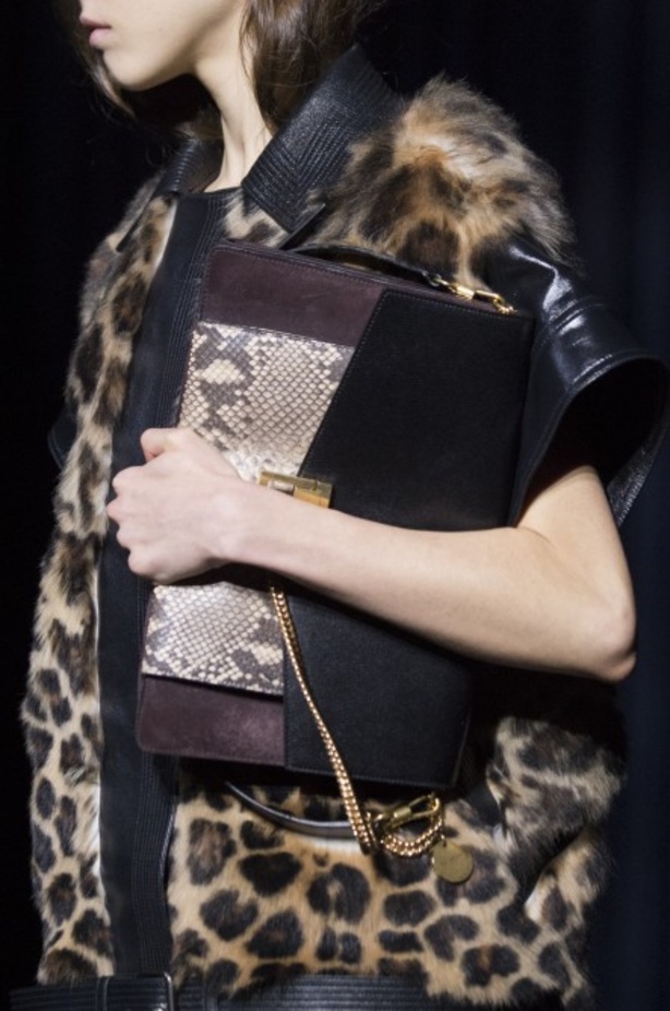 أزياء جيفنشي تظهر شخصية المرأة العملية والقوية