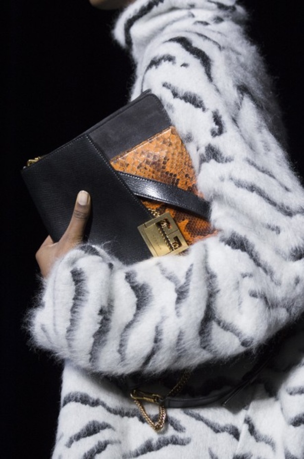 أزياء جيفنشي تظهر شخصية المرأة العملية والقوية