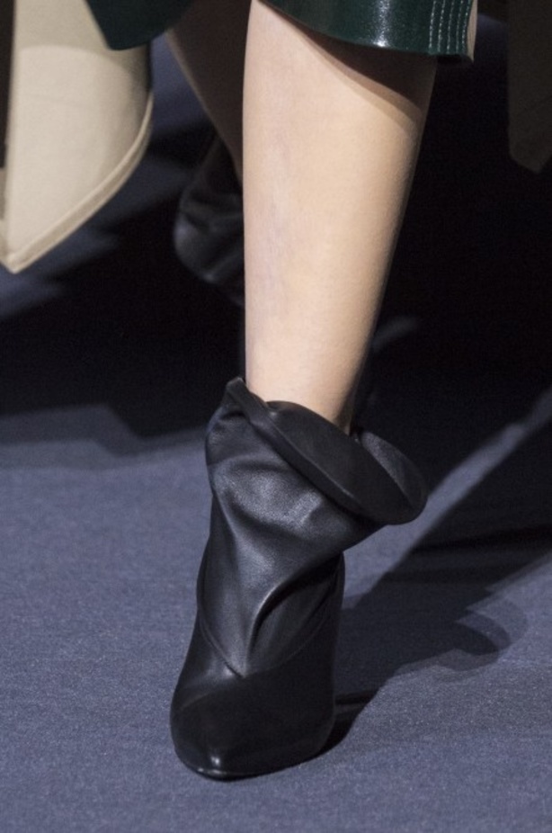 أزياء جيفنشي تظهر شخصية المرأة العملية والقوية