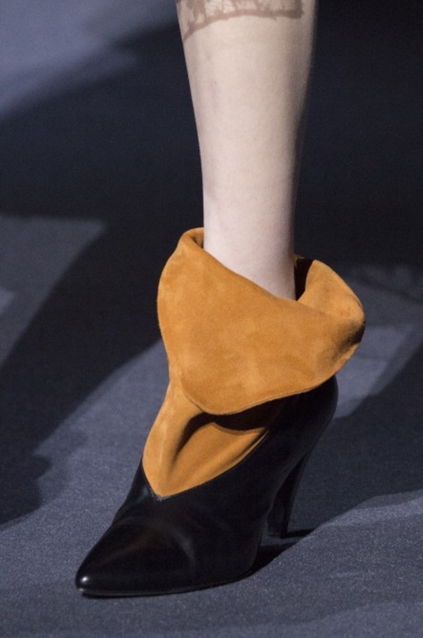 أزياء جيفنشي تظهر شخصية المرأة العملية والقوية