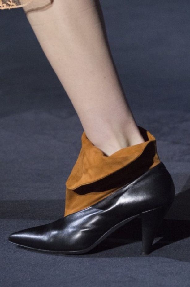 أزياء جيفنشي تظهر شخصية المرأة العملية والقوية