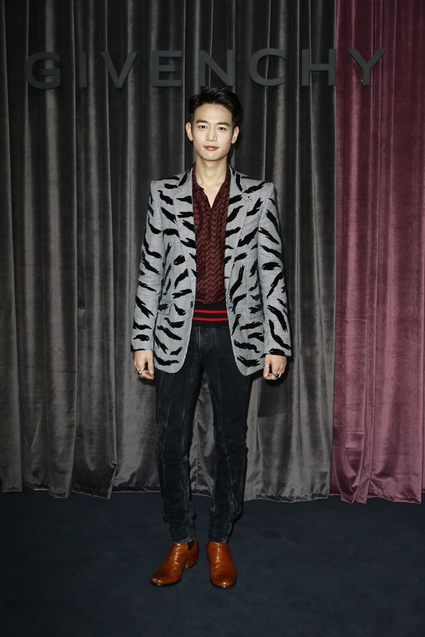 أزياء جيفنشي تظهر شخصية المرأة العملية والقوية