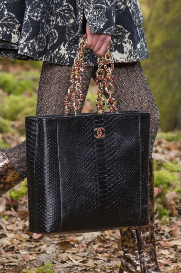 مجموعة شانيل لخريف 2018 تنقلنا الى أحضان الطبيعة الخلابة