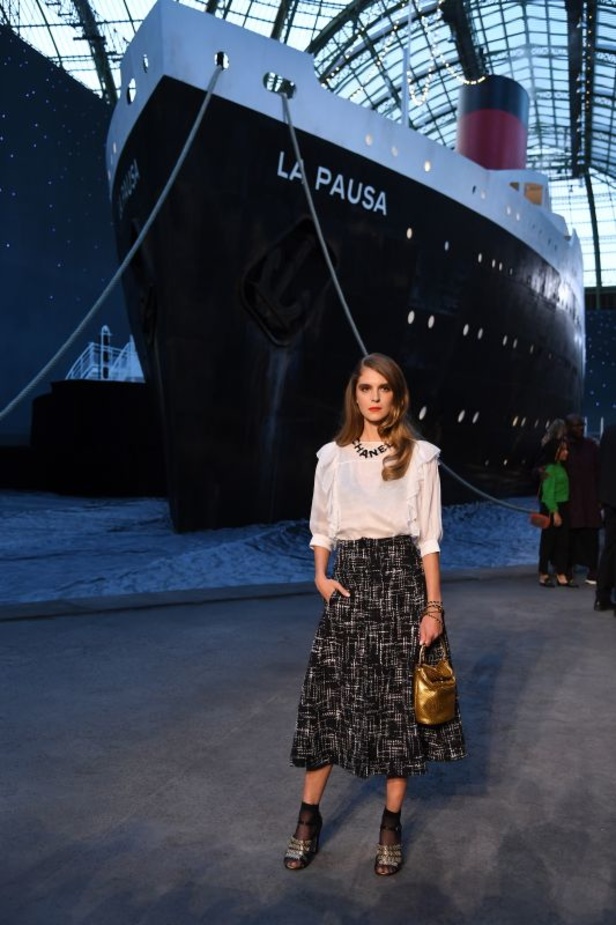 كارل لاغرفلد ينقلنا إلى علم البحارة في مجموعة شانيل كروز 2019