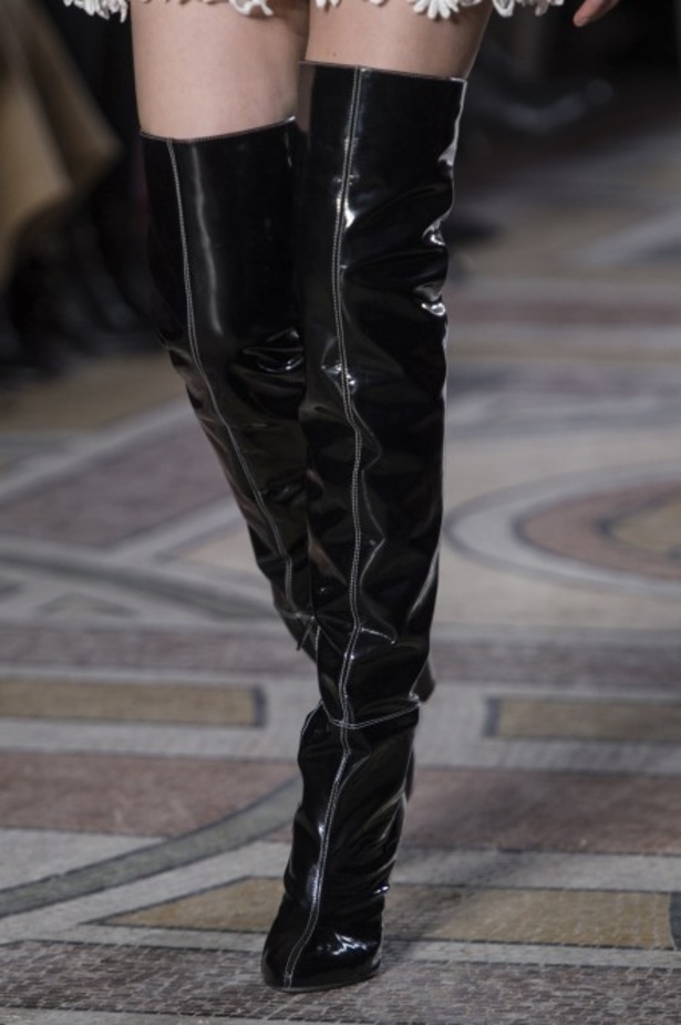 مجموعة Giambatista Valli من الألبسة الفاخرة لربيع وصيف 2018