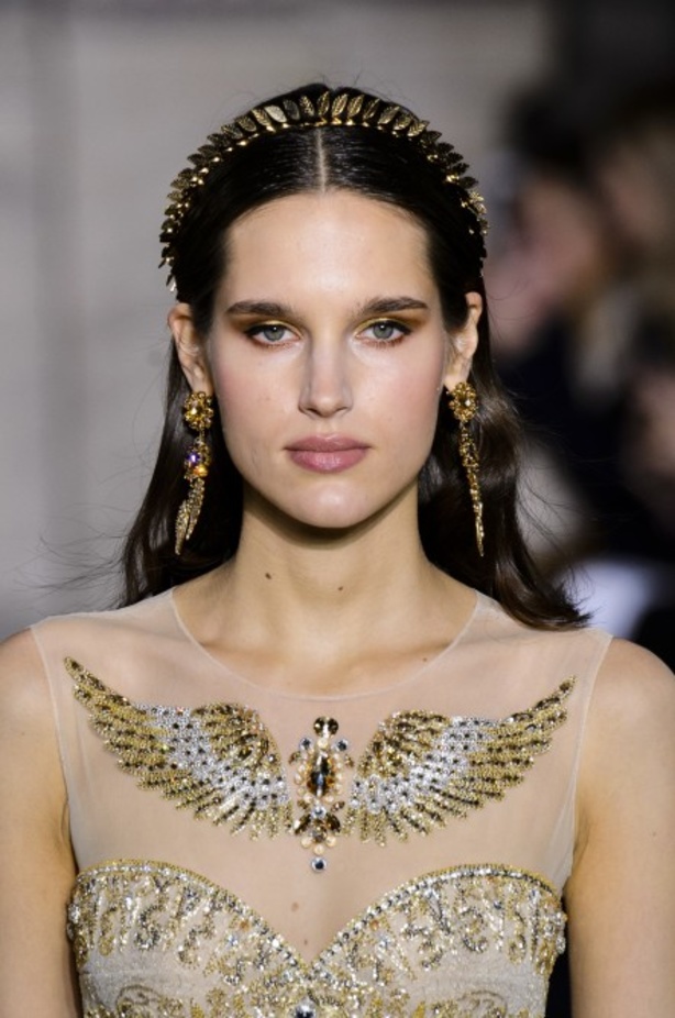 عرض ازياء جروج حقيبة لربيع وصيف 2018