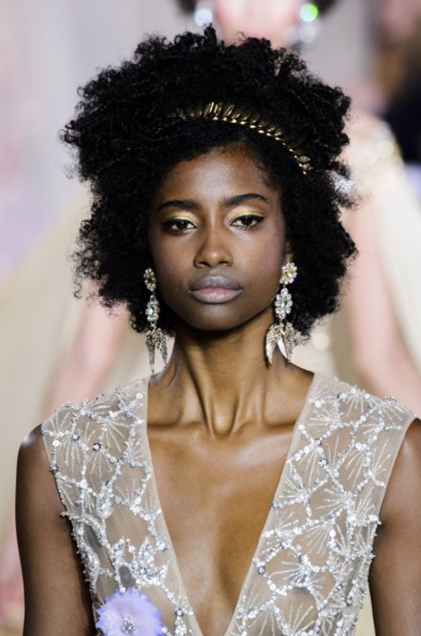 عرض ازياء جروج حقيبة لربيع وصيف 2018