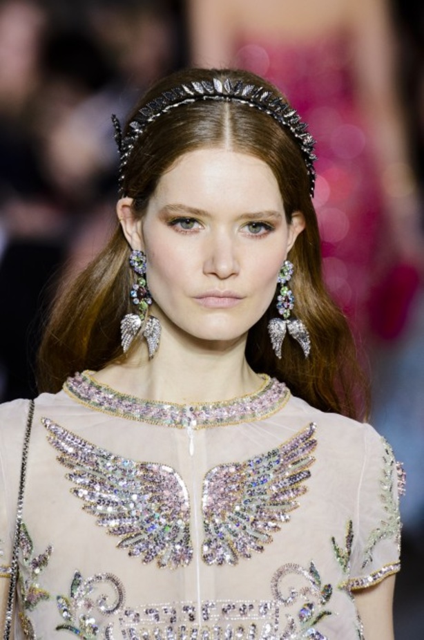 عرض ازياء جروج حقيبة لربيع وصيف 2018