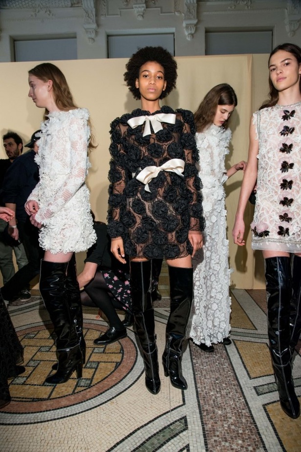 مجموعة Giambatista Valli من الألبسة الفاخرة لربيع وصيف 2018