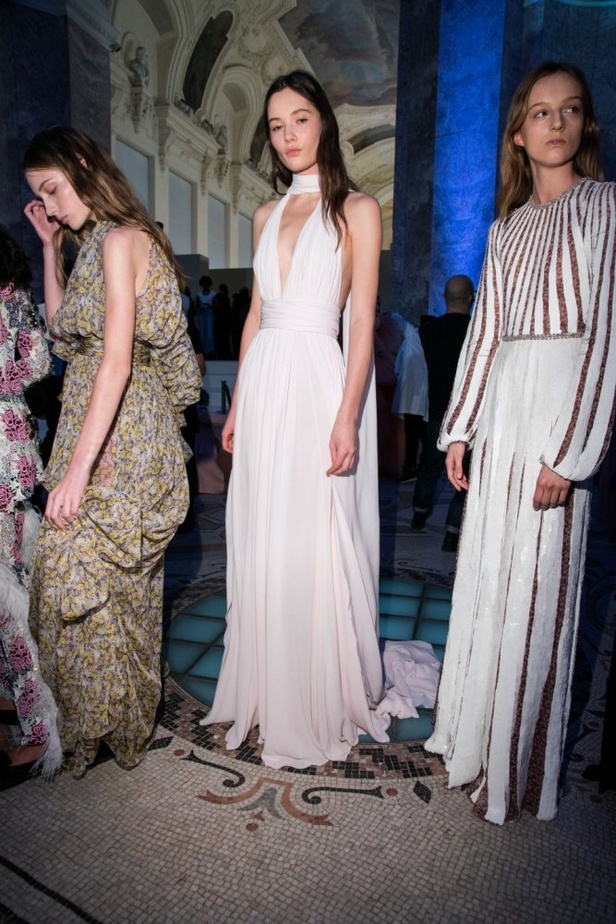 مجموعة Giambatista Valli من الألبسة الفاخرة لربيع وصيف 2018