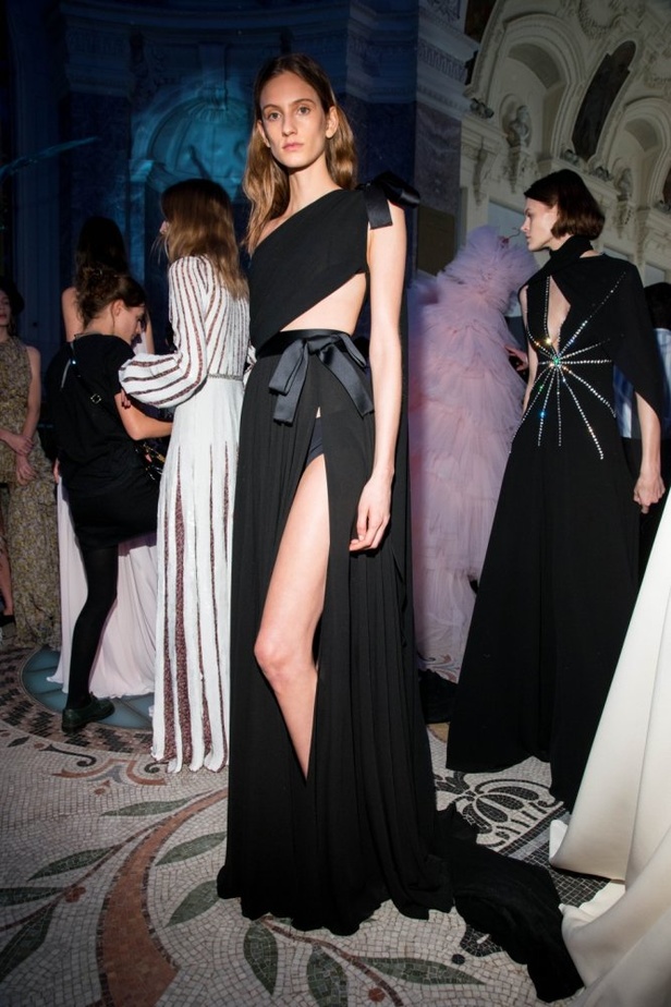 مجموعة Giambatista Valli من الألبسة الفاخرة لربيع وصيف 2018