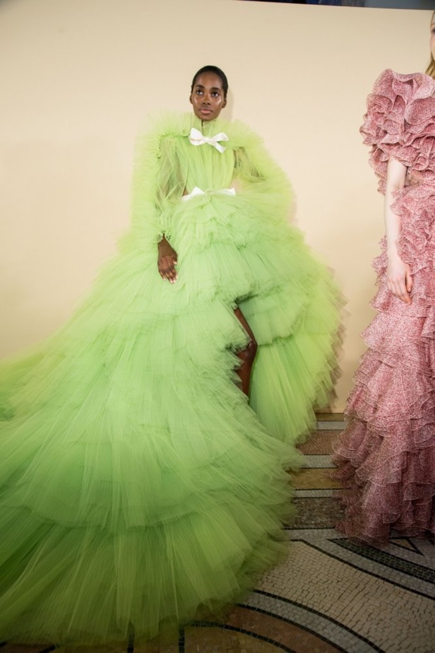 مجموعة Giambatista Valli من الألبسة الفاخرة لربيع وصيف 2018