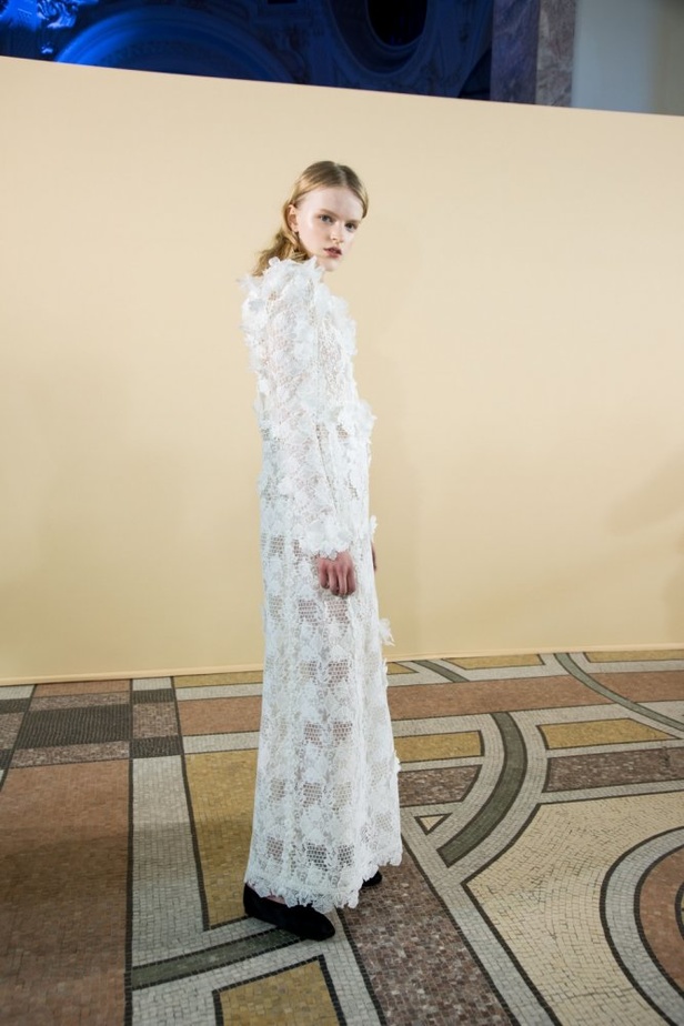 مجموعة Giambatista Valli من الألبسة الفاخرة لربيع وصيف 2018