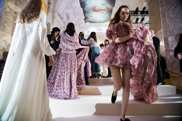 مجموعة Giambatista Valli من الألبسة الفاخرة لربيع وصيف 2018