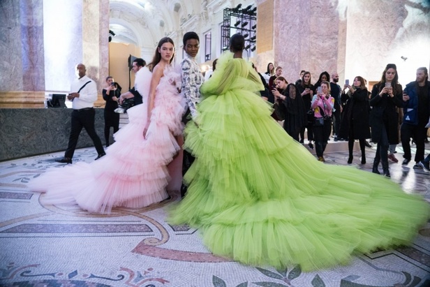 مجموعة Giambatista Valli من الألبسة الفاخرة لربيع وصيف 2018