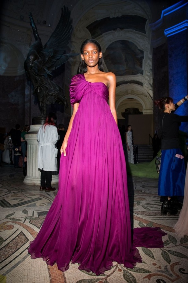 مجموعة Giambatista Valli من الألبسة الفاخرة لربيع وصيف 2018