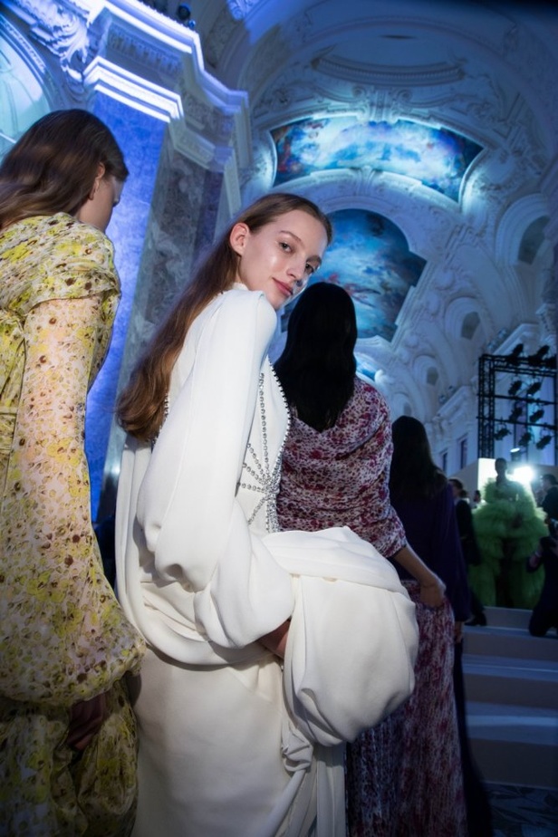 مجموعة Giambatista Valli من الألبسة الفاخرة لربيع وصيف 2018