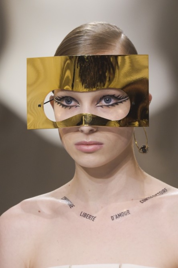 عرض أزياء كريستيان ديور لربيع 2018