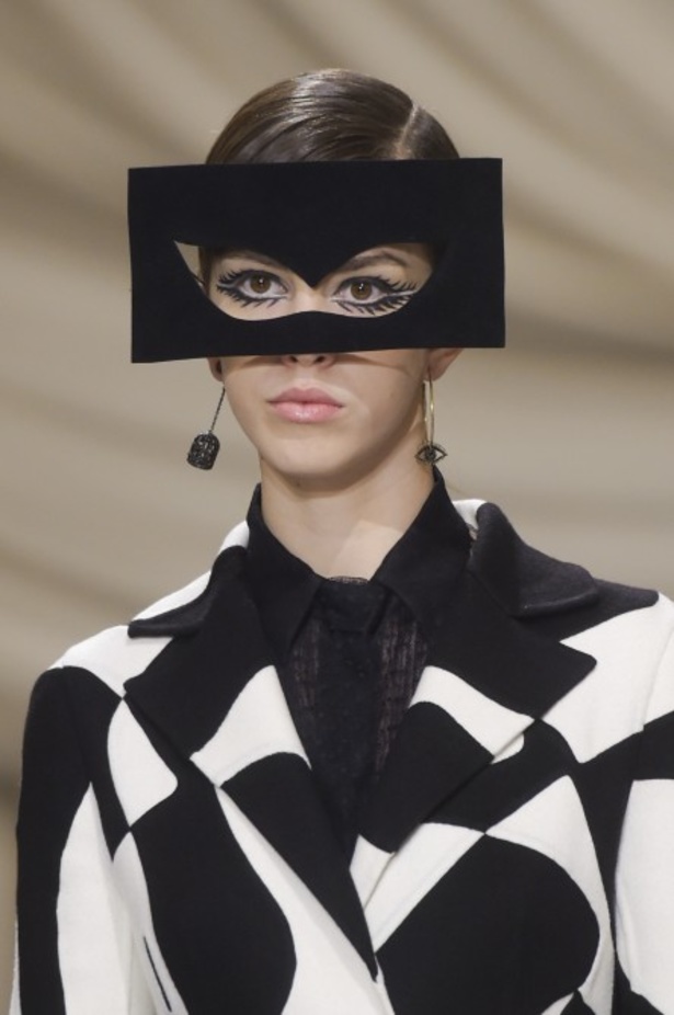 عرض أزياء كريستيان ديور لربيع 2018