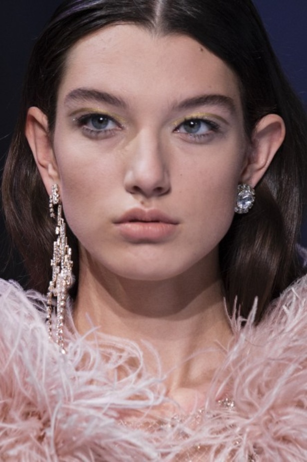 ايلي صعب يحتفل بالحياة في مجموعته لربيع وصيف 2018