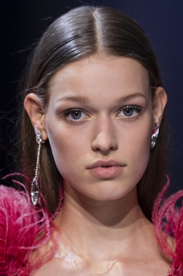 ايلي صعب يحتفل بالحياة في مجموعته لربيع وصيف 2018