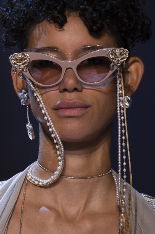 ايلي صعب يحتفل بالحياة في مجموعته لربيع وصيف 2018