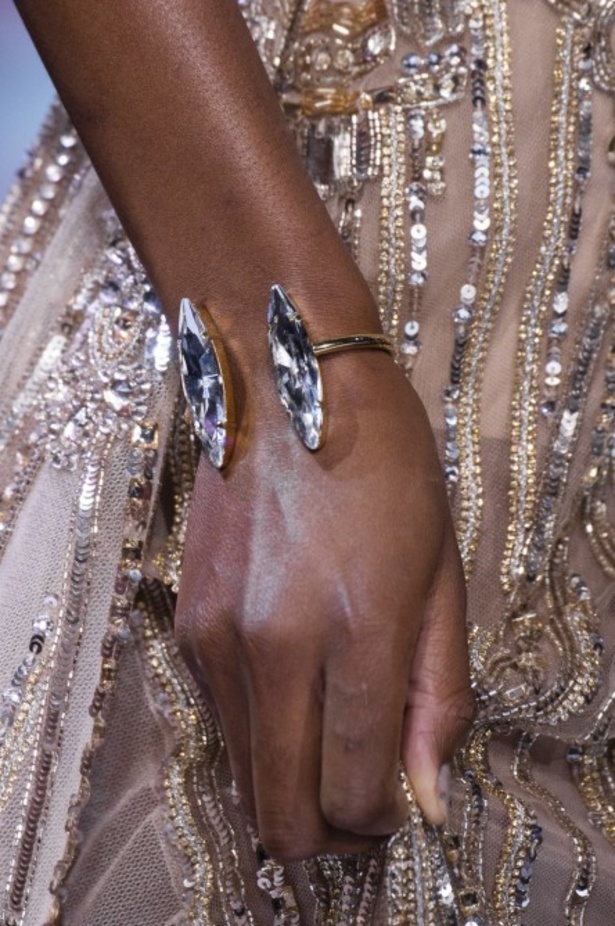 ايلي صعب يحتفل بالحياة في مجموعته لربيع وصيف 2018