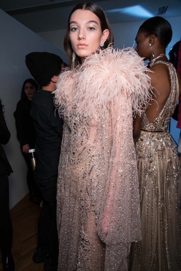 ايلي صعب يحتفل بالحياة في مجموعته لربيع وصيف 2018