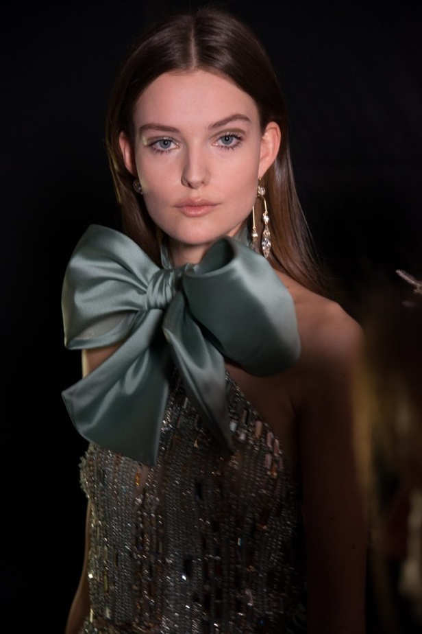 ايلي صعب يحتفل بالحياة في مجموعته لربيع وصيف 2018