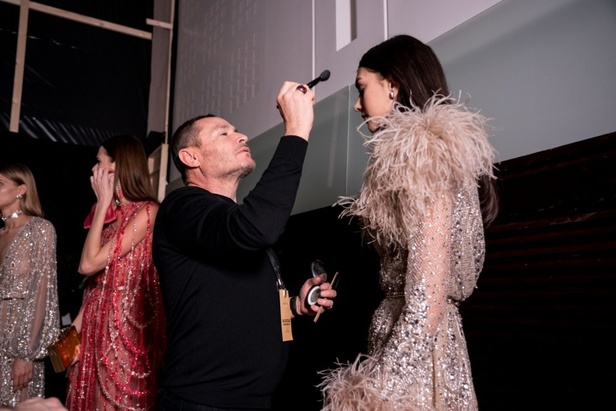 ايلي صعب يحتفل بالحياة في مجموعته لربيع وصيف 2018