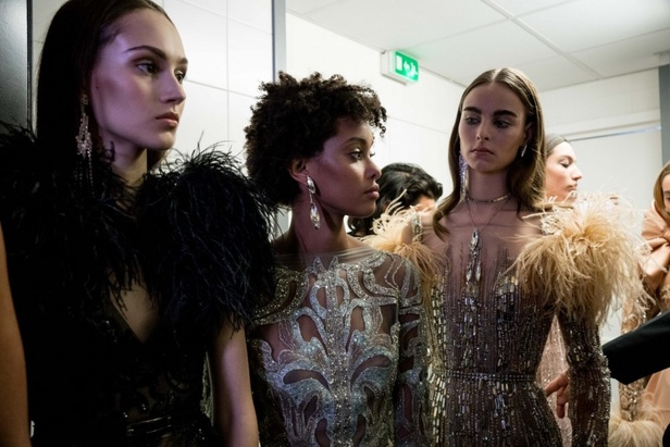 ايلي صعب يحتفل بالحياة في مجموعته لربيع وصيف 2018