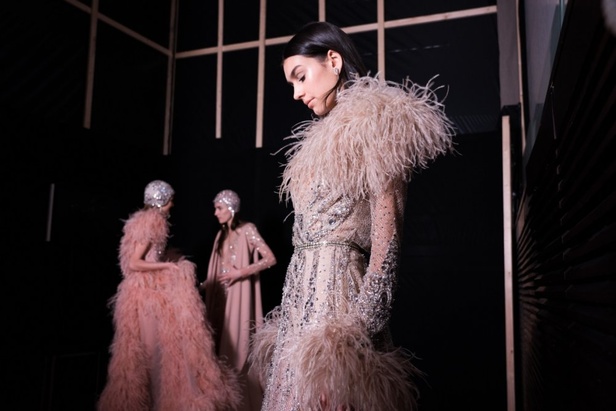 ايلي صعب يحتفل بالحياة في مجموعته لربيع وصيف 2018