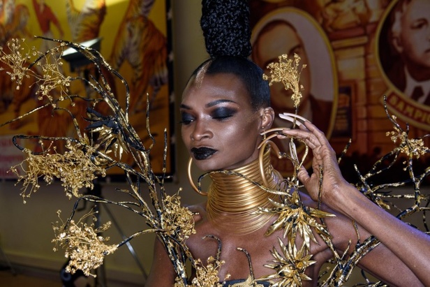 مجموعة Guo Pei للأزياء الفاخرة لربيع ٢٠١٨ !