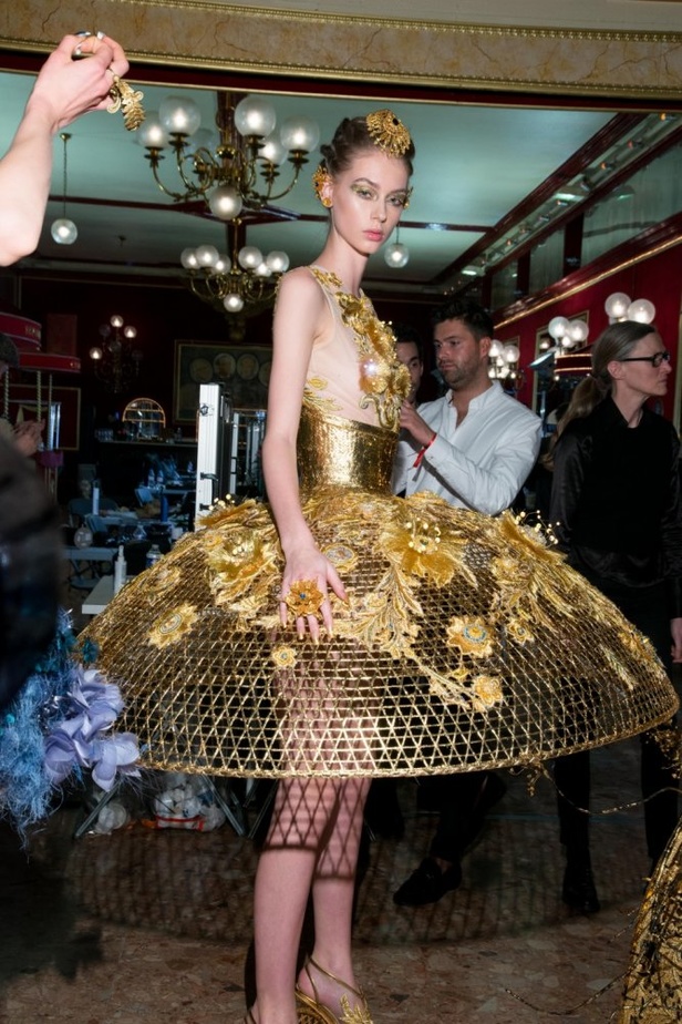 مجموعة Guo Pei للأزياء الفاخرة لربيع ٢٠١٨ !