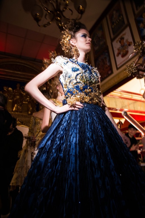 مجموعة Guo Pei للأزياء الفاخرة لربيع ٢٠١٨ !