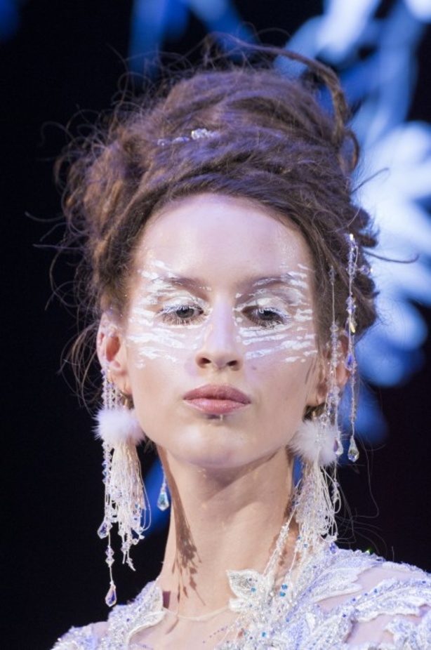 مجموعة Guo Pei للأزياء الفاخرة لربيع ٢٠١٨ !