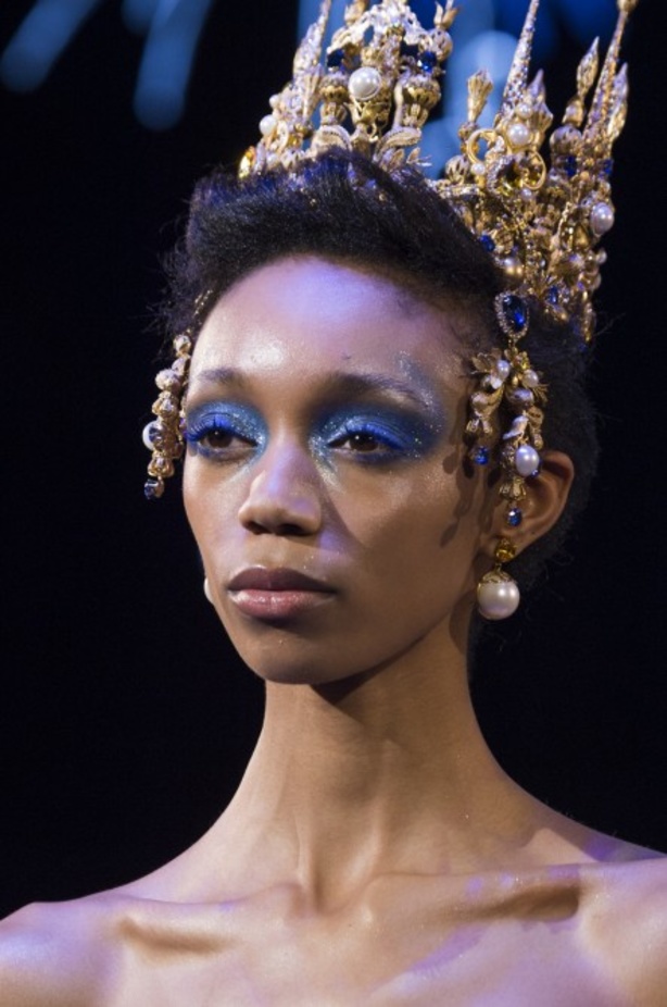 مجموعة Guo Pei للأزياء الفاخرة لربيع ٢٠١٨ !